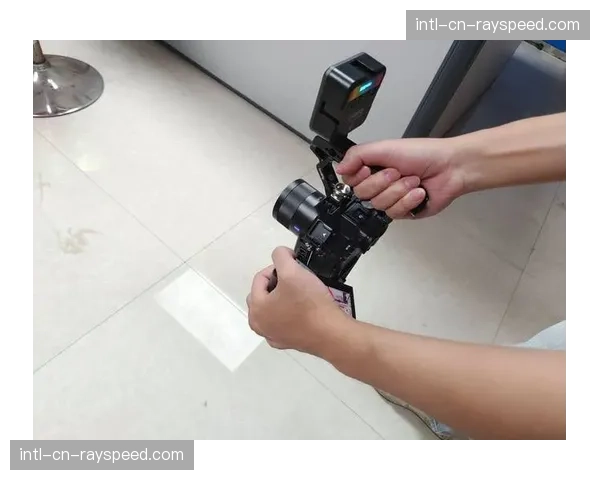 穿戴式微型视角组件正由辅助向主流迈进，在现阶段重塑了受众的临场沉浸感