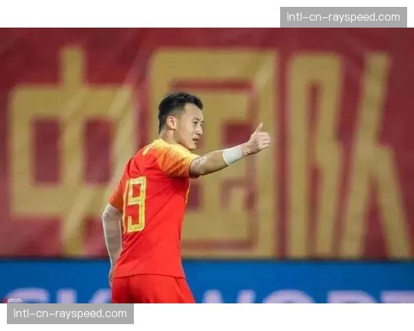 冯劲租借大连英博：32岁前国脚离开上海海港，开启职业生涯新篇章