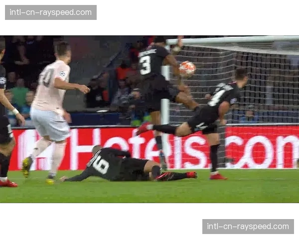 欧足联宣布，下赛季起所有欧战将引入“裁判麦克风”解释VAR决定