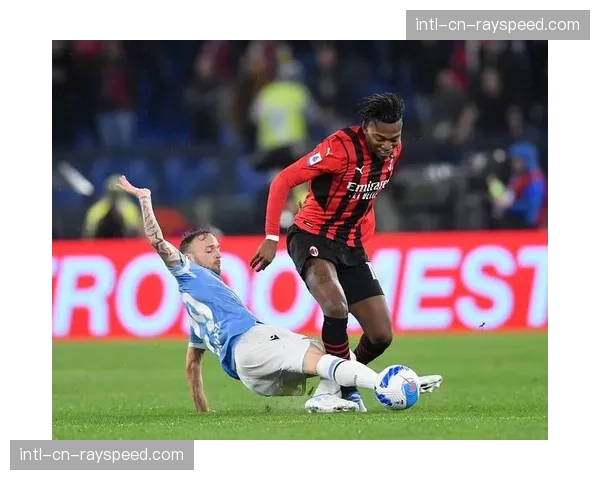 意甲实时：AC米兰对阵拉齐奥，皮奥利球队前20分钟的高位压迫成功率达90%