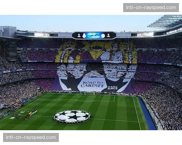 特写：看台上的“静默抗议”，国际米兰球迷组织展示TIFO呼吁降低票价