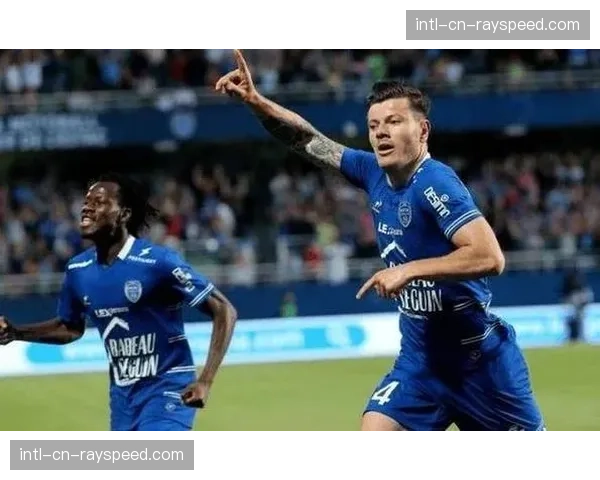 特鲁瓦0-2不敌克莱蒙,提前三轮降入法乙 特鲁瓦0-2不敌克莱蒙,提前三轮降入法乙